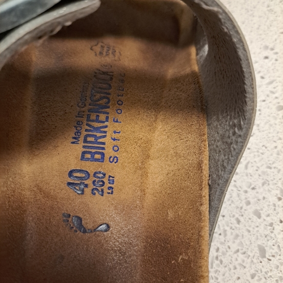 BIRKENSTOCK sandals size 40= 9, 9 1/2 (NARROW) - Picture 6 of 7